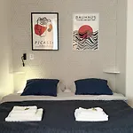 A1 - Kings Big Room - Warsaw City Haven - Two Shared Bathrooms