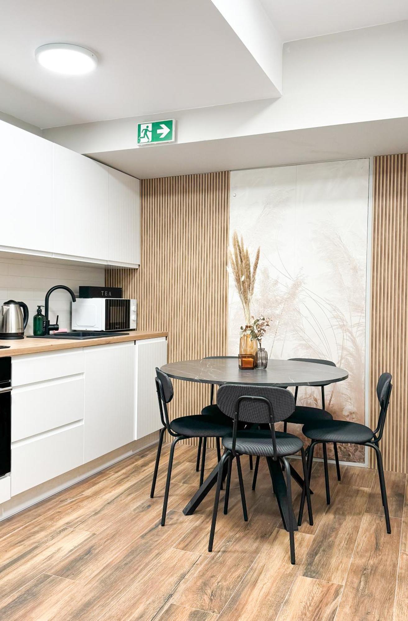 A1 - Kings Big - Haven - Two Shared Bathrooms Apartment Warschau